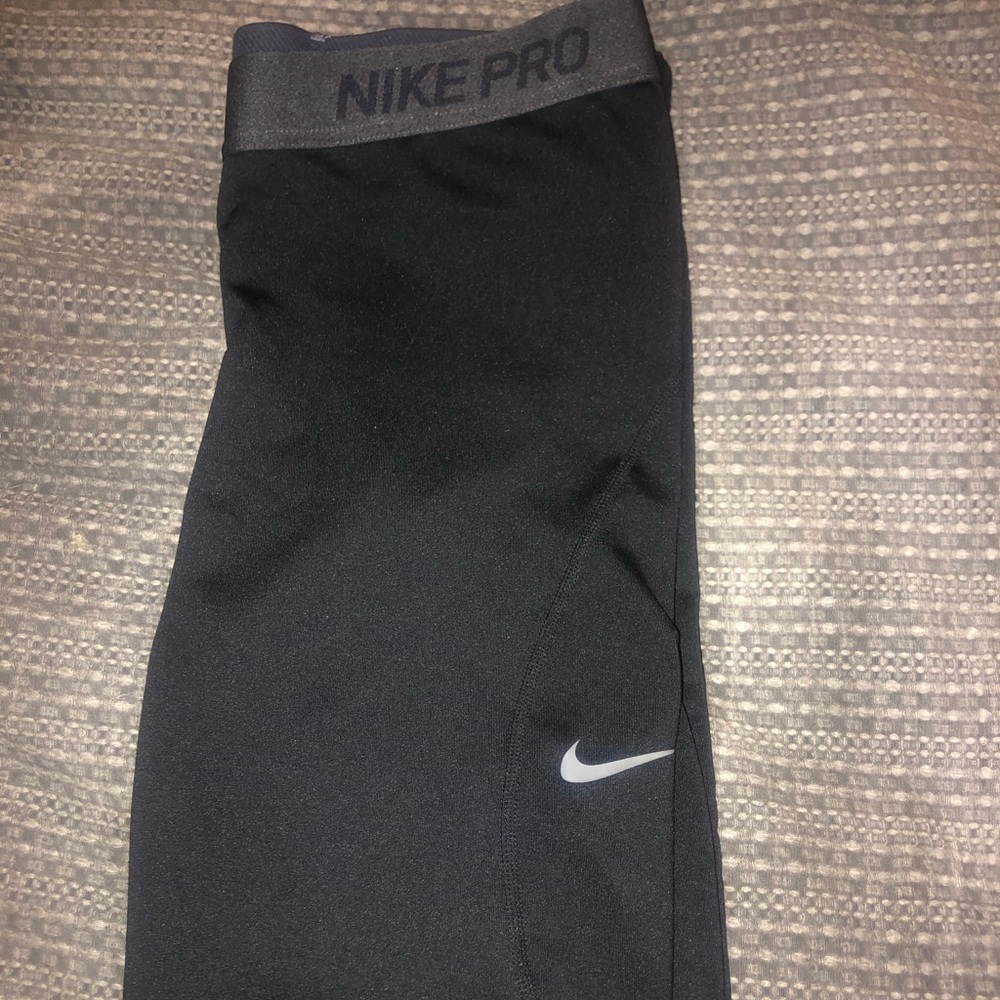 Black Nike leggings